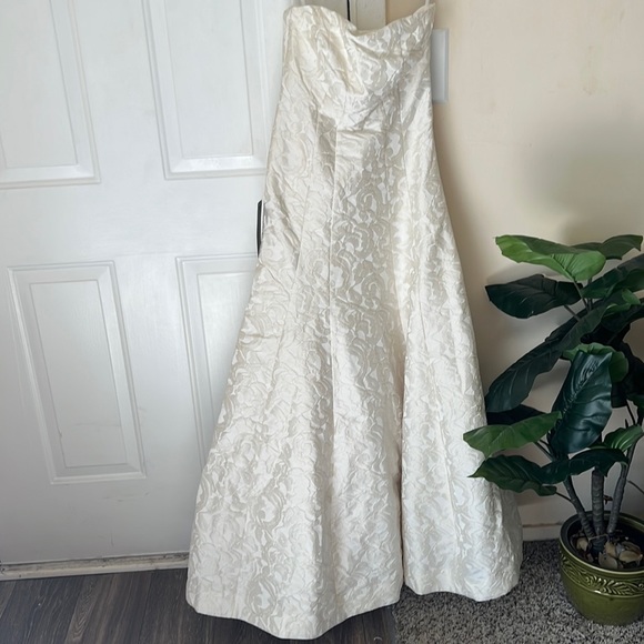 Ann Taylor Strapless Ball Gown Wedding Dress - Picture 2 of 12